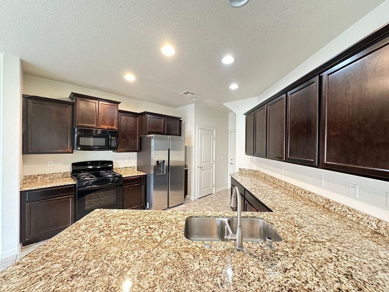 8471 Spirit Vale Ave - Photo 5 of 23