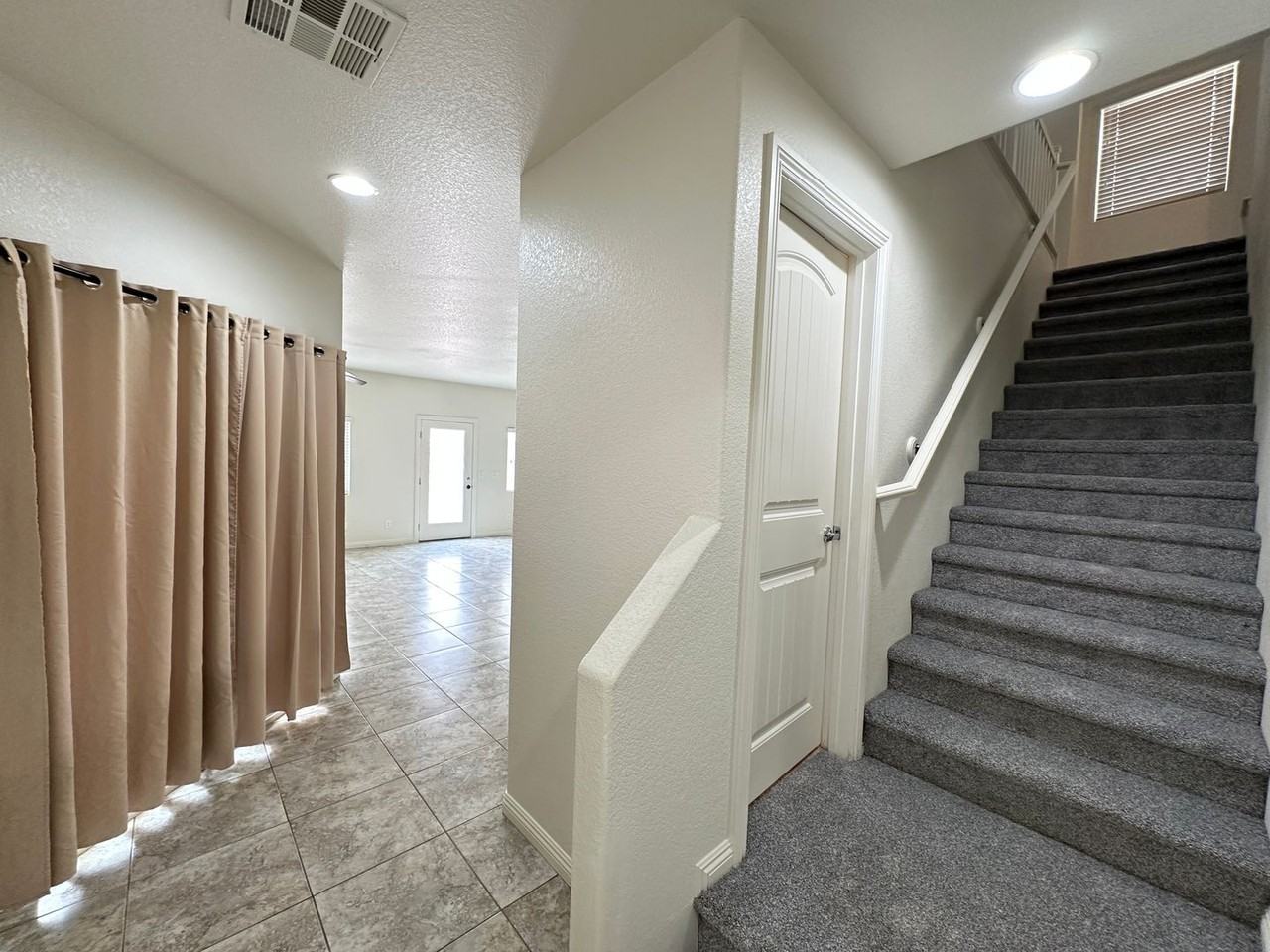 8471 Spirit Vale Ave - Photo 6 of 23