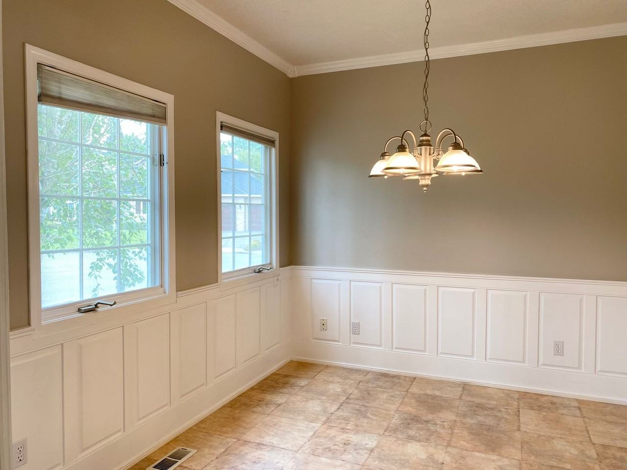 14241 Nw Lakeshore Ct - Photo 6 of 33