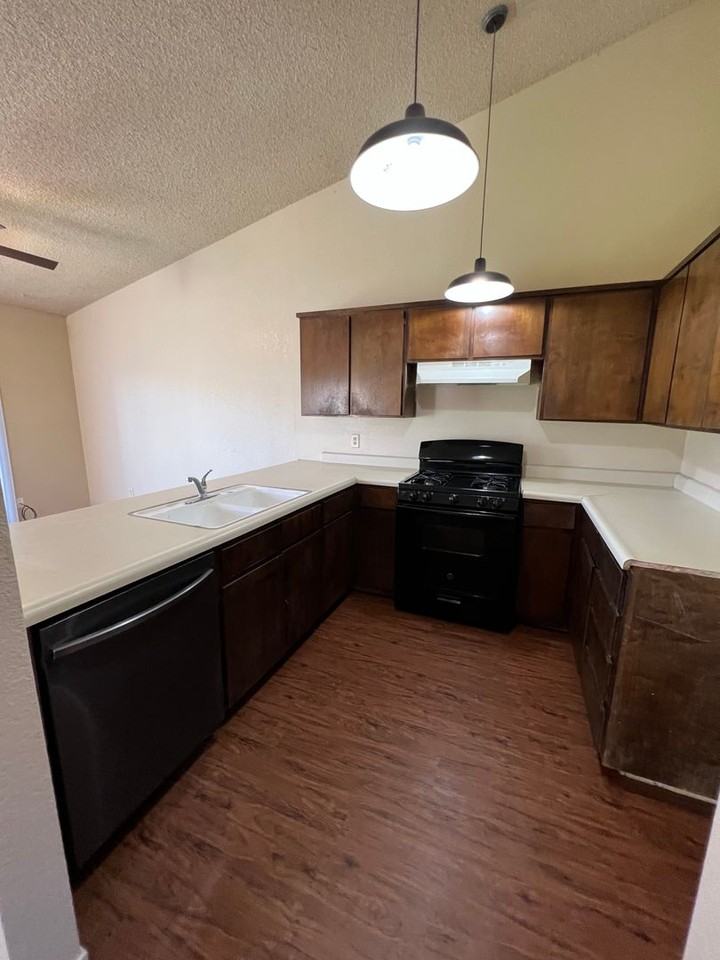 803 E Prospect Ave - Photo 6 of 14