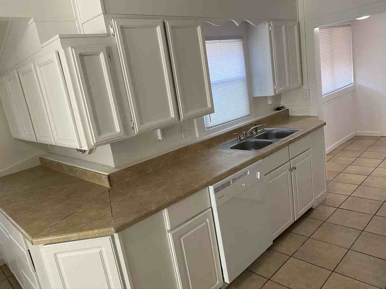 351 N D St - Photo 3 of 19