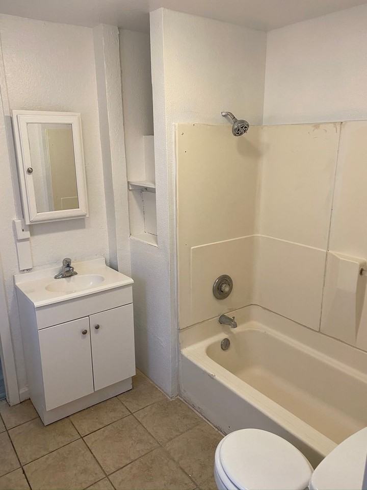 351 N D St - Photo 4 of 19