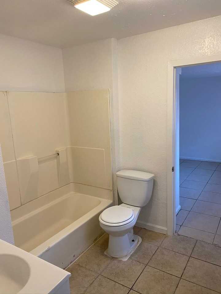 351 N D St - Photo 5 of 19