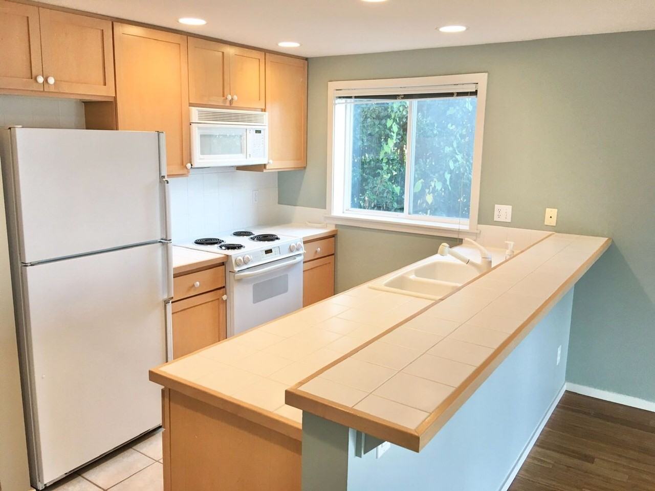 2432 Dexter Ave N #100 - Photo 4 of 23