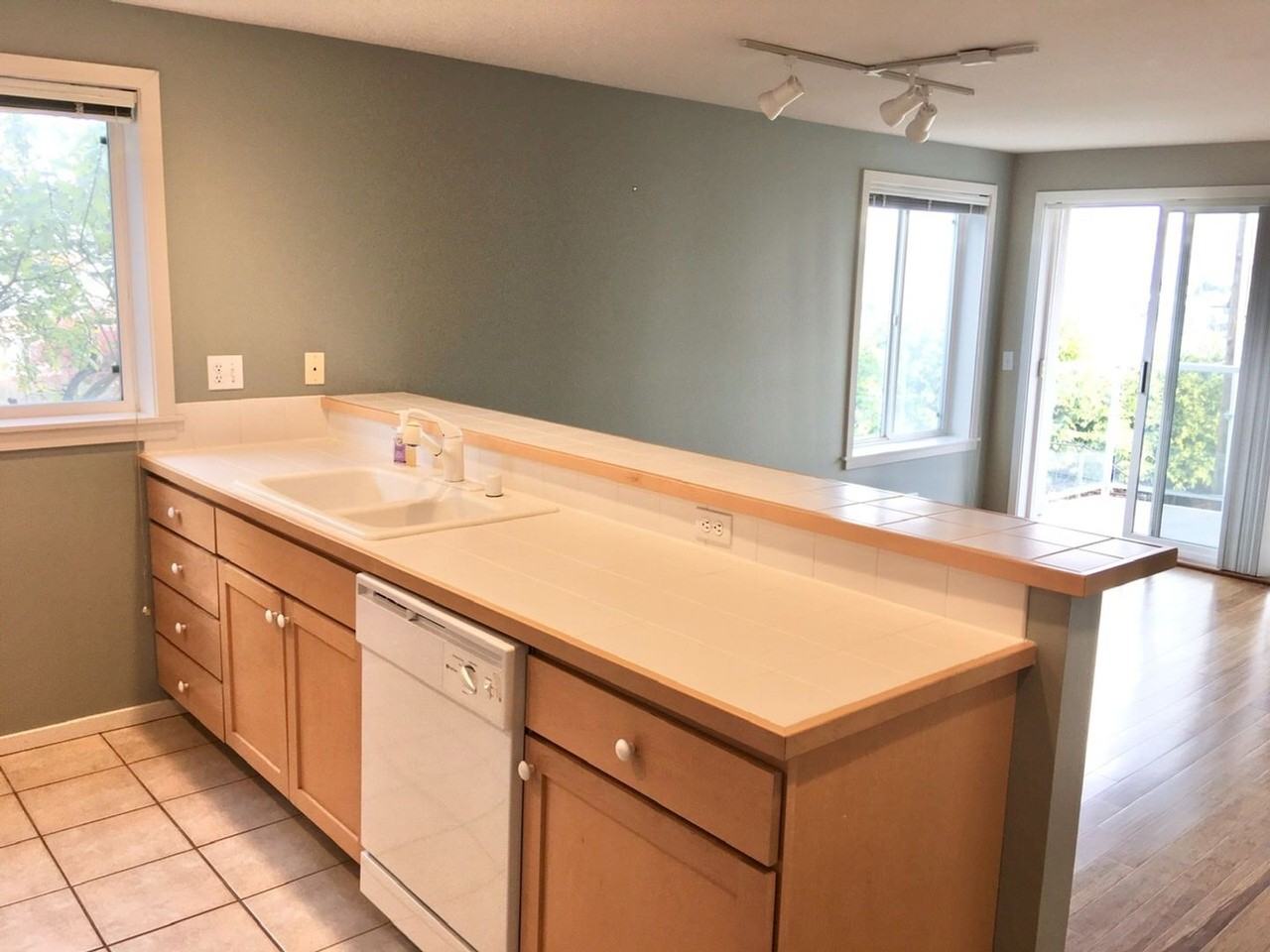 2432 Dexter Ave N #100 - Photo 5 of 23
