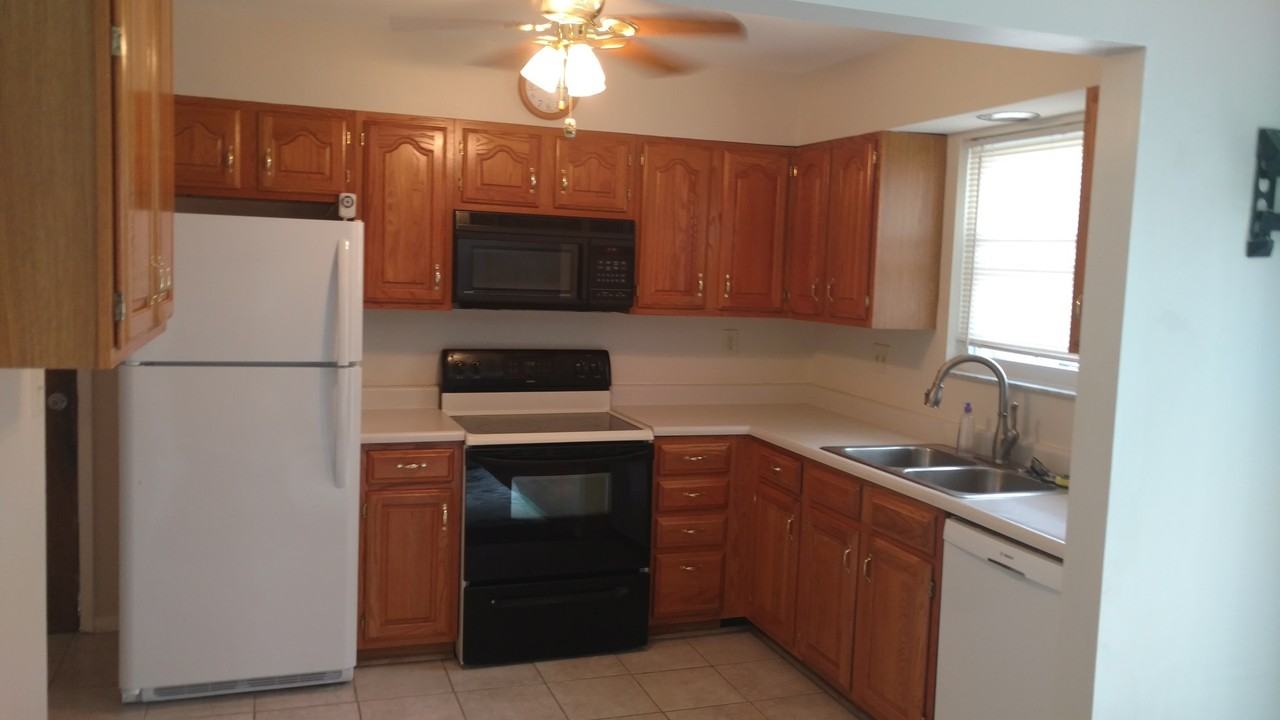 8436 Linderwood Ln - Photo 2 of 12