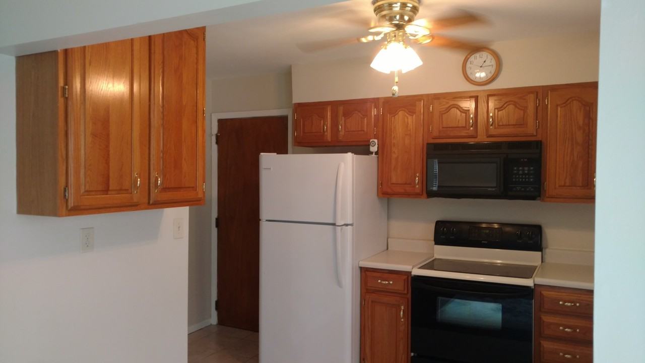8436 Linderwood Ln - Photo 3 of 12