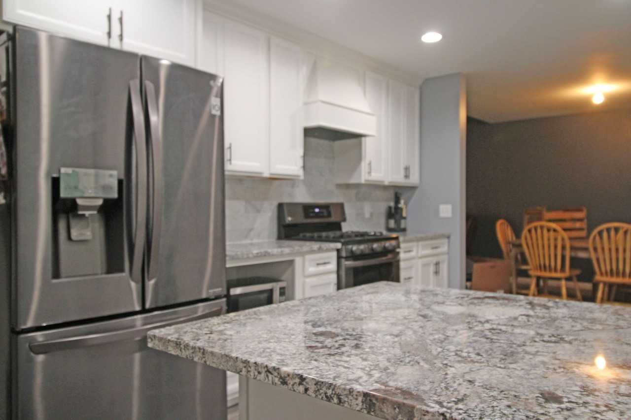 4136 Kings Dr - Photo 3 of 32