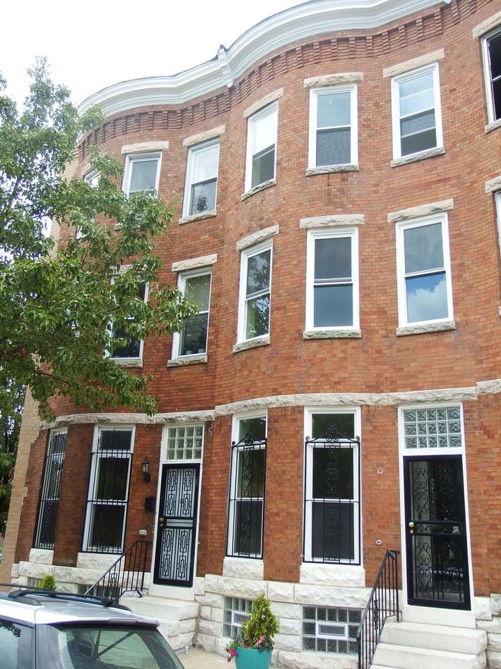 523 E 21st St - Photo 2 of 41