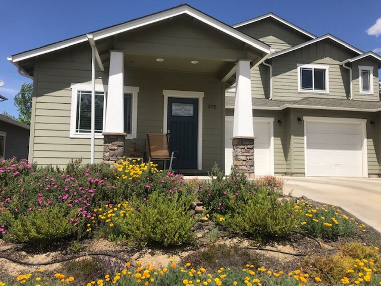 375 Stoneridge Ave - Photo 2 of 16