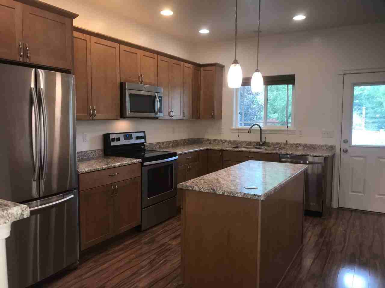 375 Stoneridge Ave - Photo 4 of 16