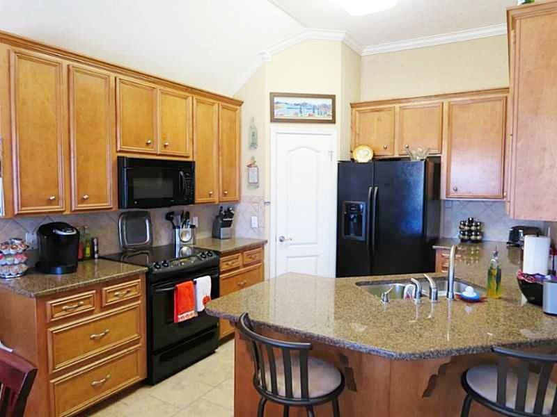 339 Oakland Pl - Photo 3 of 10