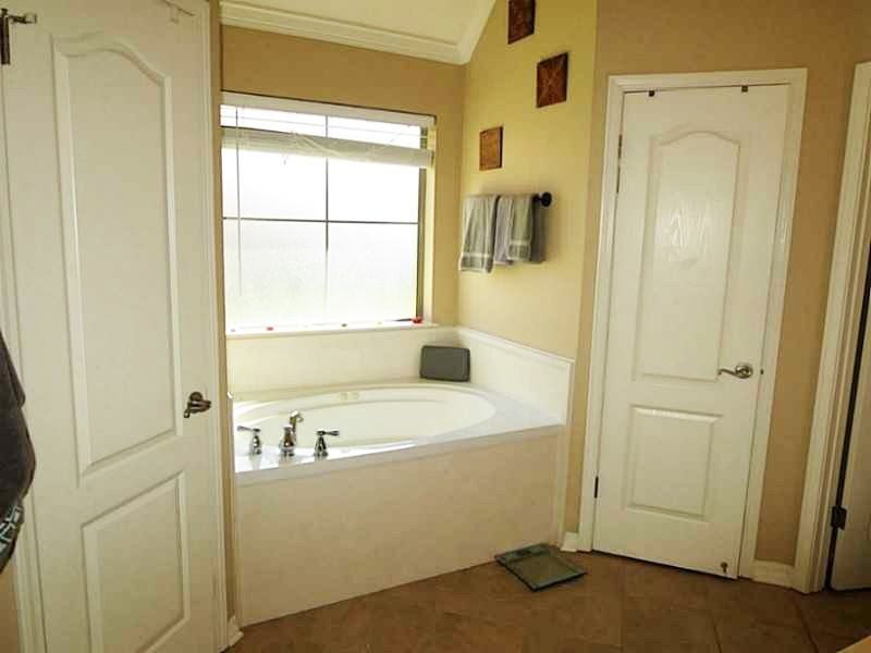 339 Oakland Pl - Photo 6 of 10