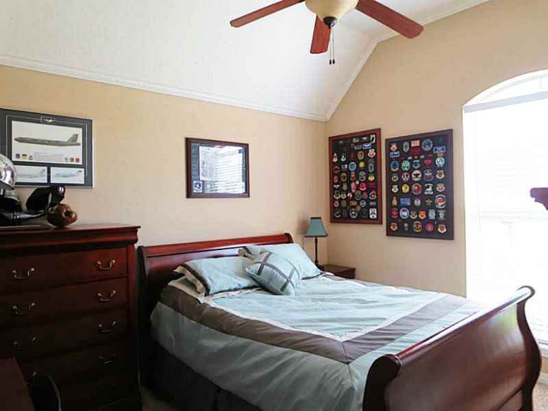339 Oakland Pl - Photo 7 of 10