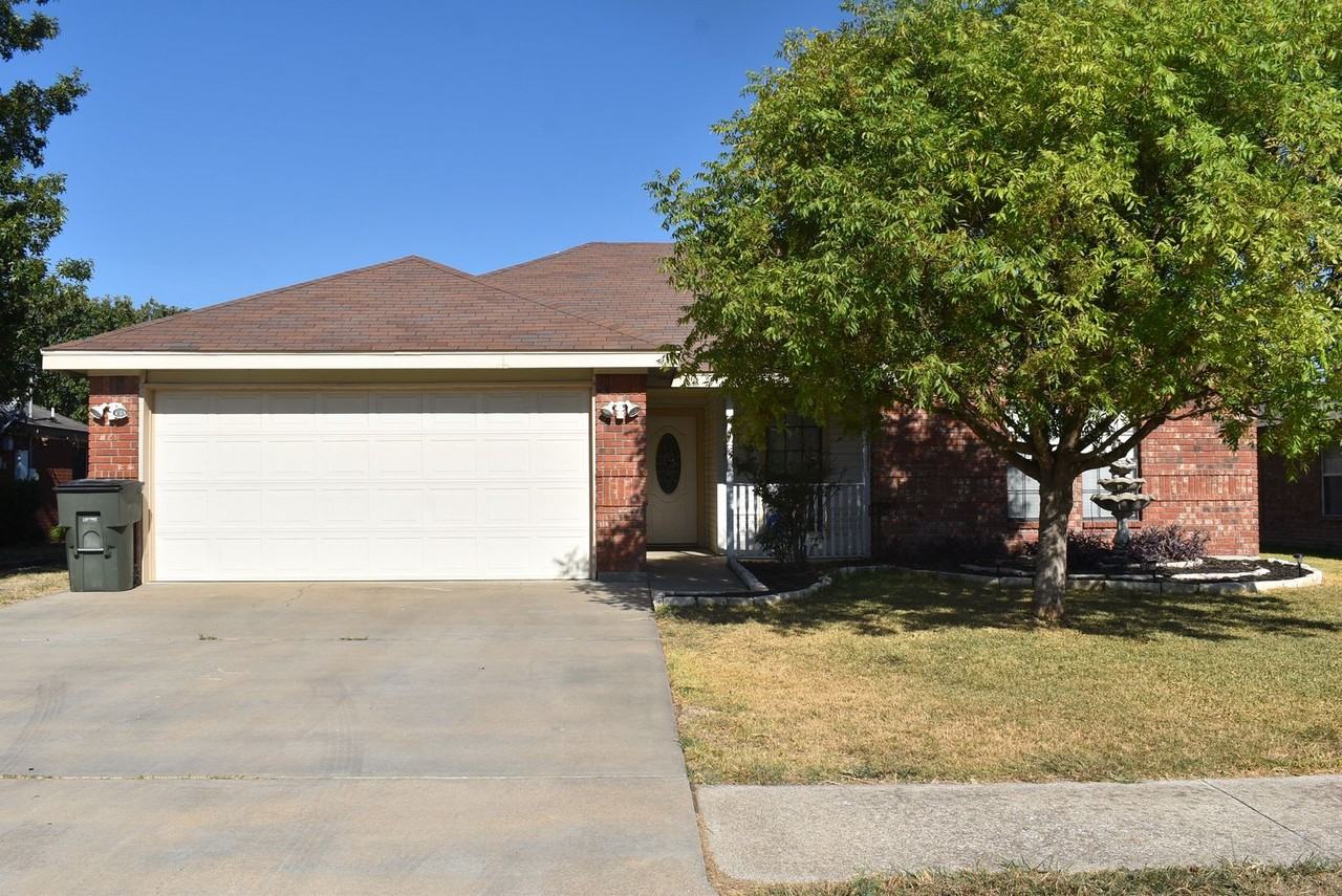 3905 Littlerock Dr - Photo 2 of 34