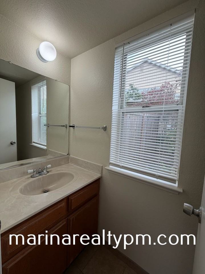 115 James River Rd - Photo 5 of 39