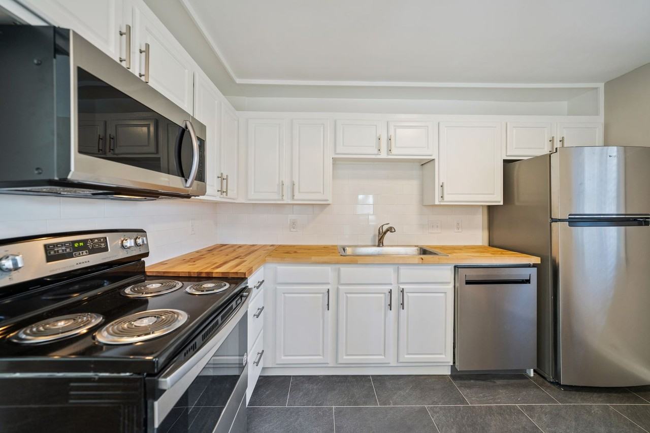 213 Barnes St - Photo 3 of 15