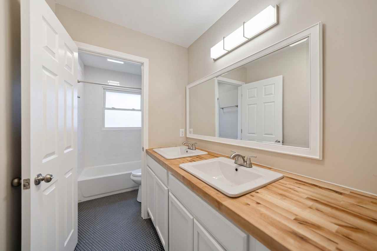 213 Barnes St - Photo 4 of 15