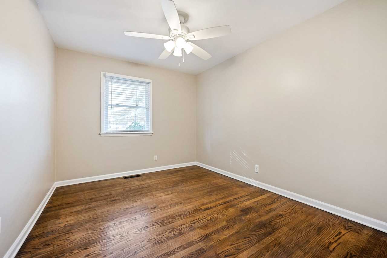 213 Barnes St - Photo 6 of 15