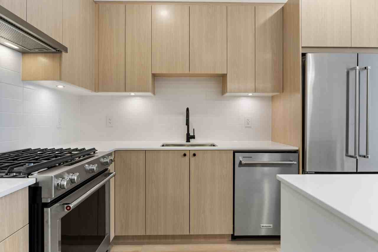 2771 209-2771 Montrose Avenue #1 - Photo 3 of 37