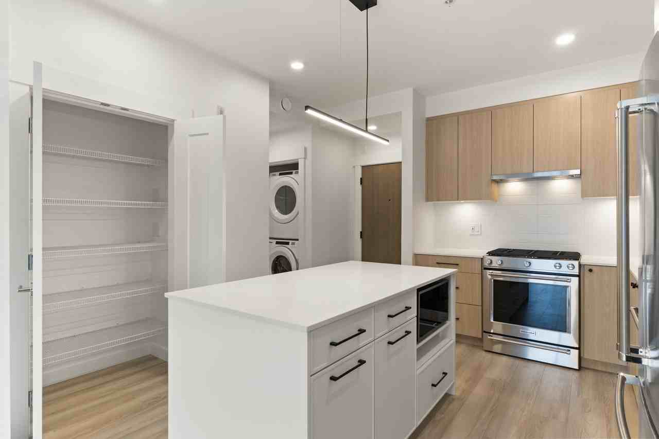 2771 209-2771 Montrose Avenue #1 - Photo 6 of 37