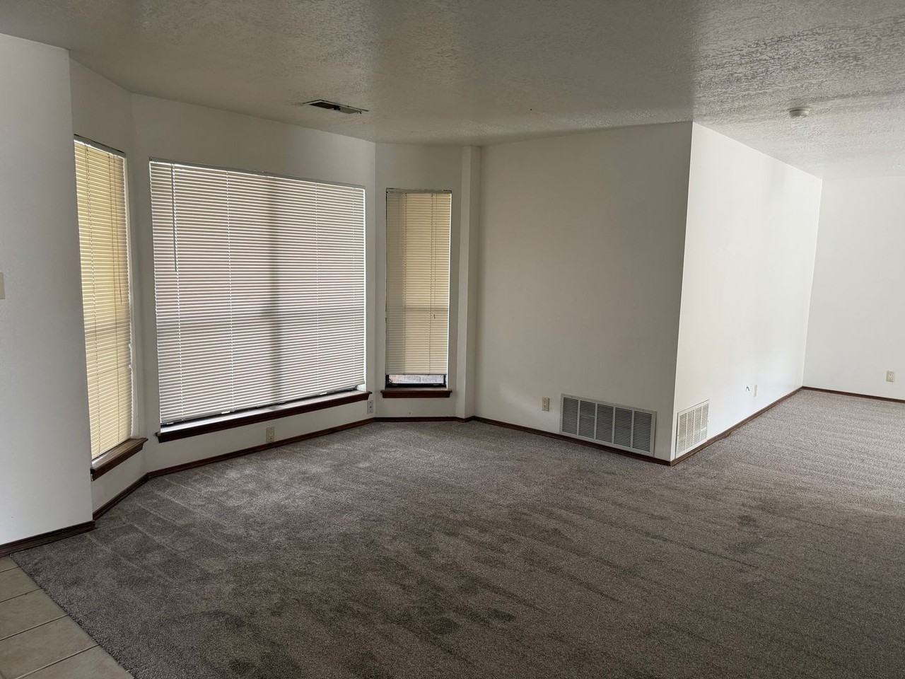5310 Edwards Dr Ne - Photo 2 of 25