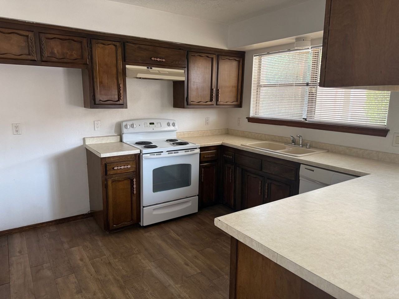 5310 Edwards Dr Ne - Photo 4 of 25