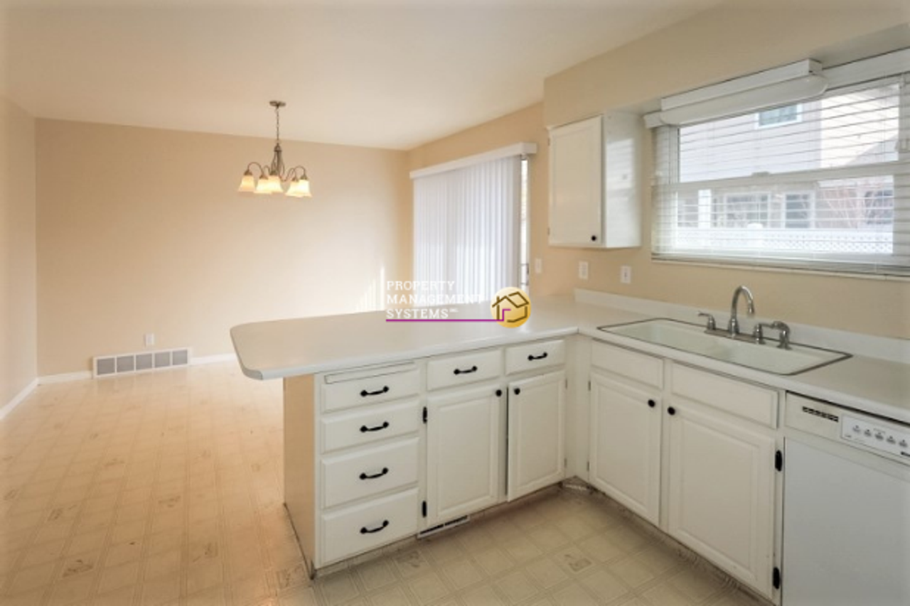 1376 E Rainsborough Rd - Photo 5 of 19