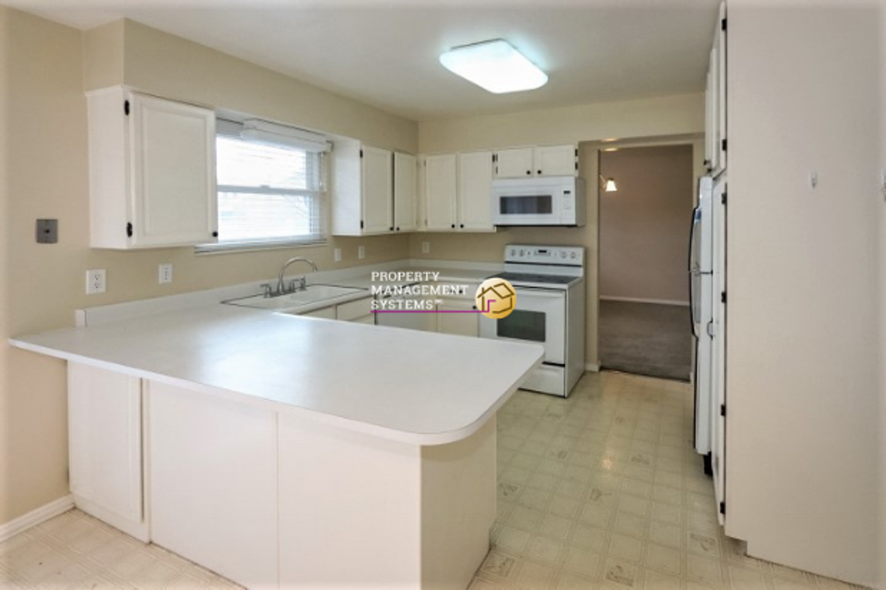 1376 E Rainsborough Rd - Photo 6 of 19