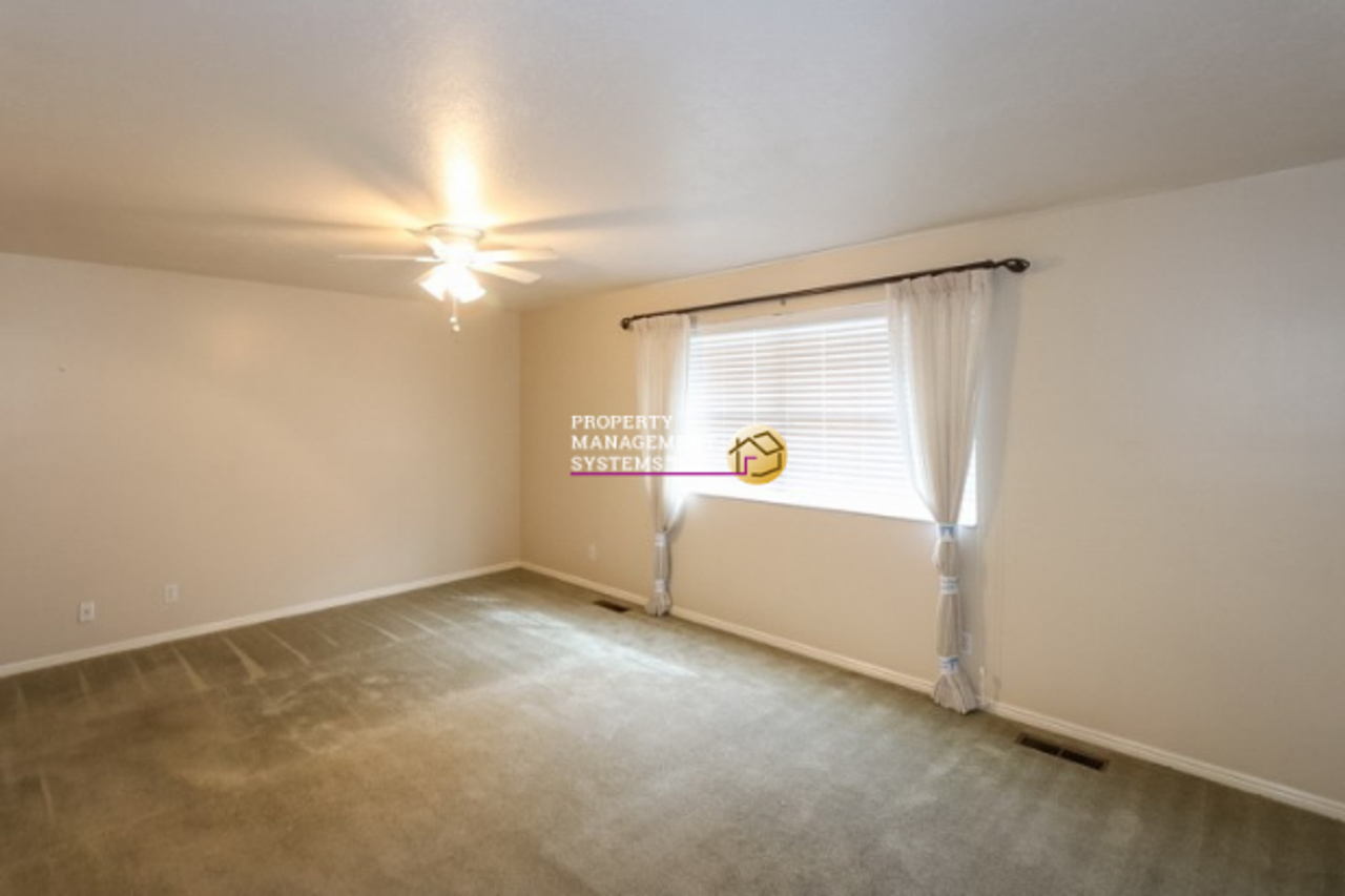 1376 E Rainsborough Rd - Photo 7 of 19