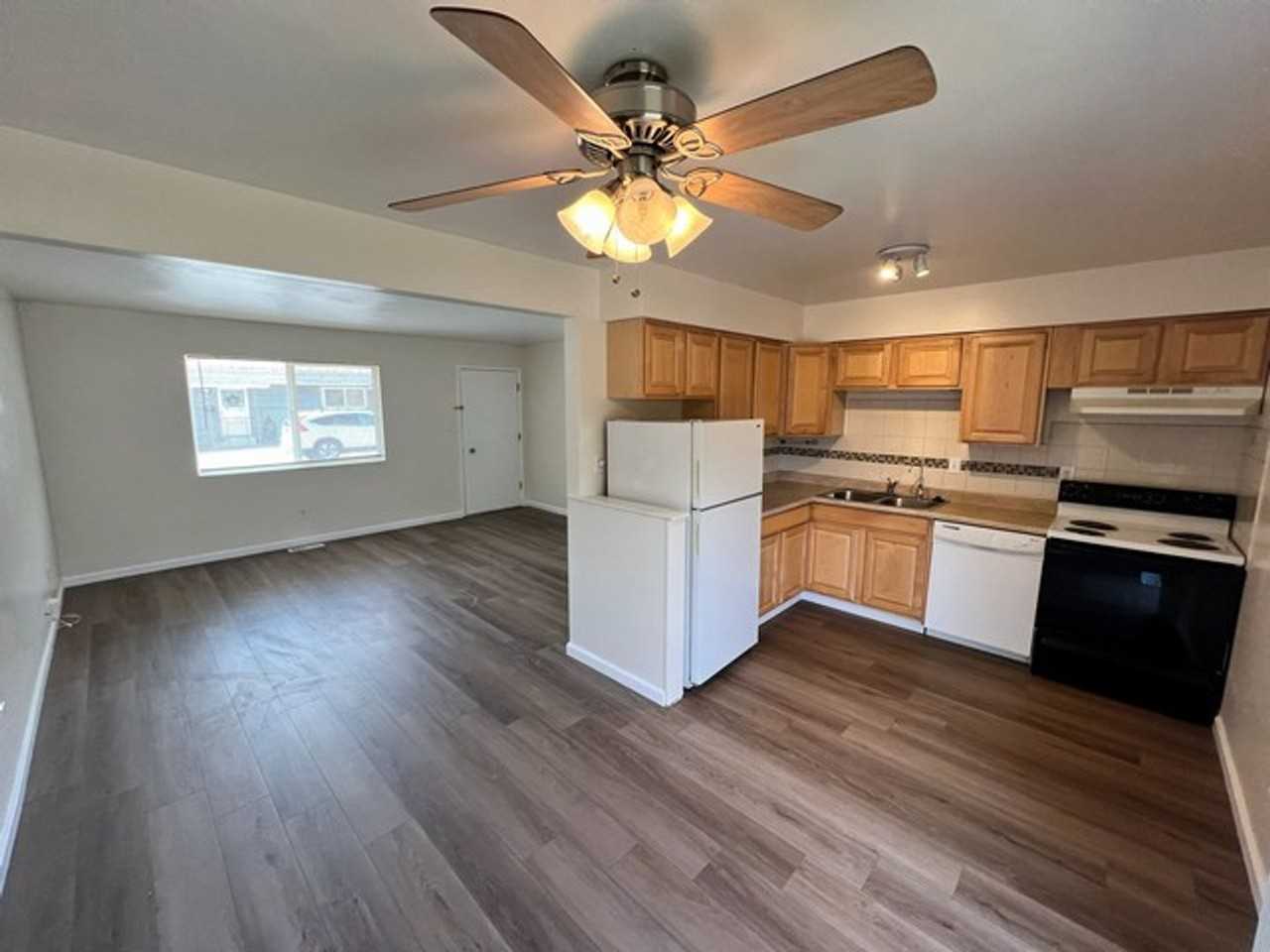 1750 York Way - Photo 4 of 10