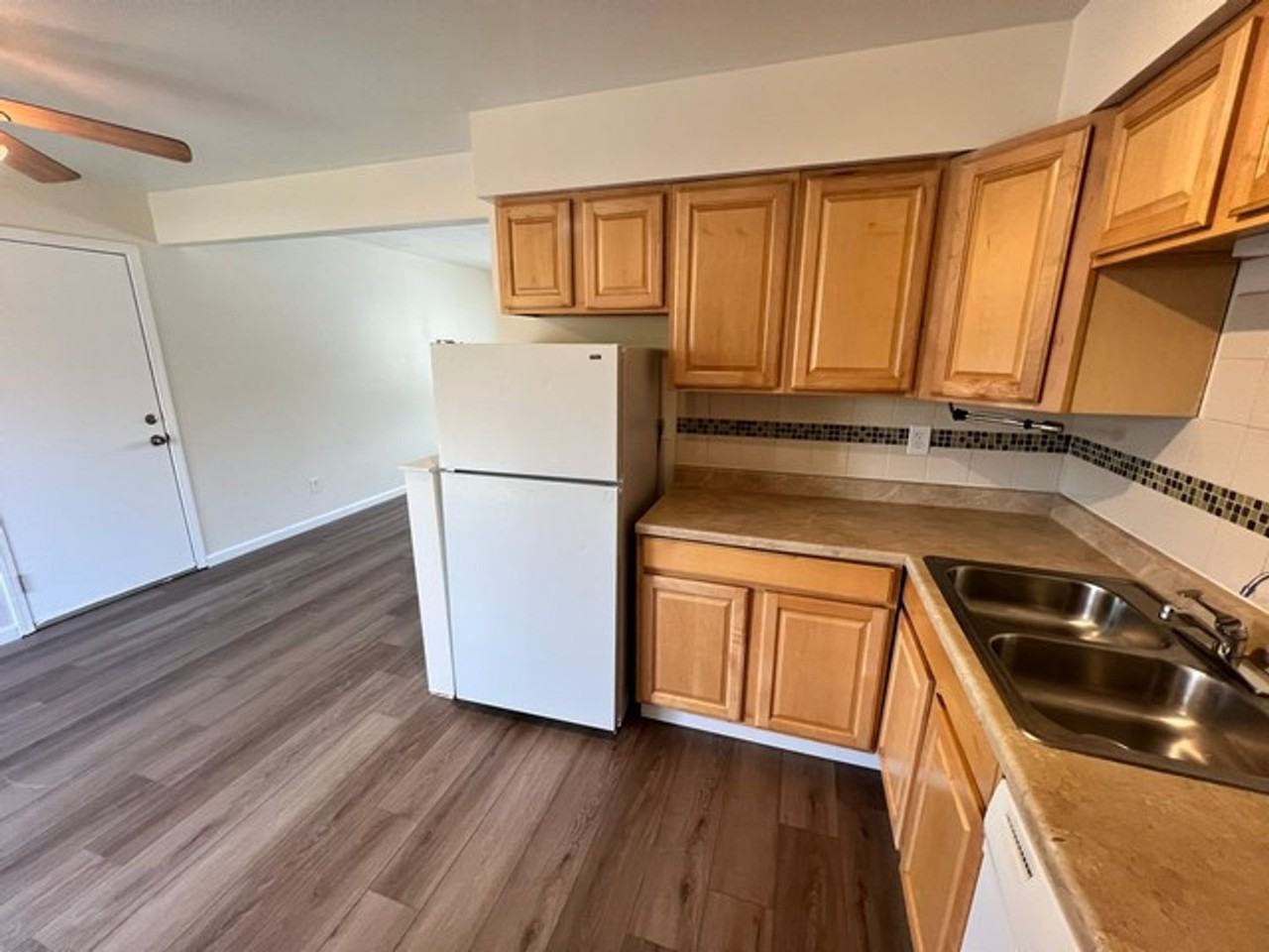 1750 York Way - Photo 5 of 10