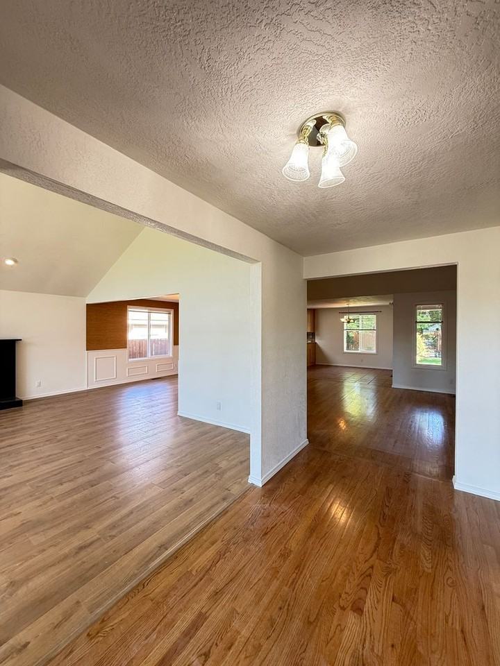 2491 Greenfield Ct - Photo 2 of 25