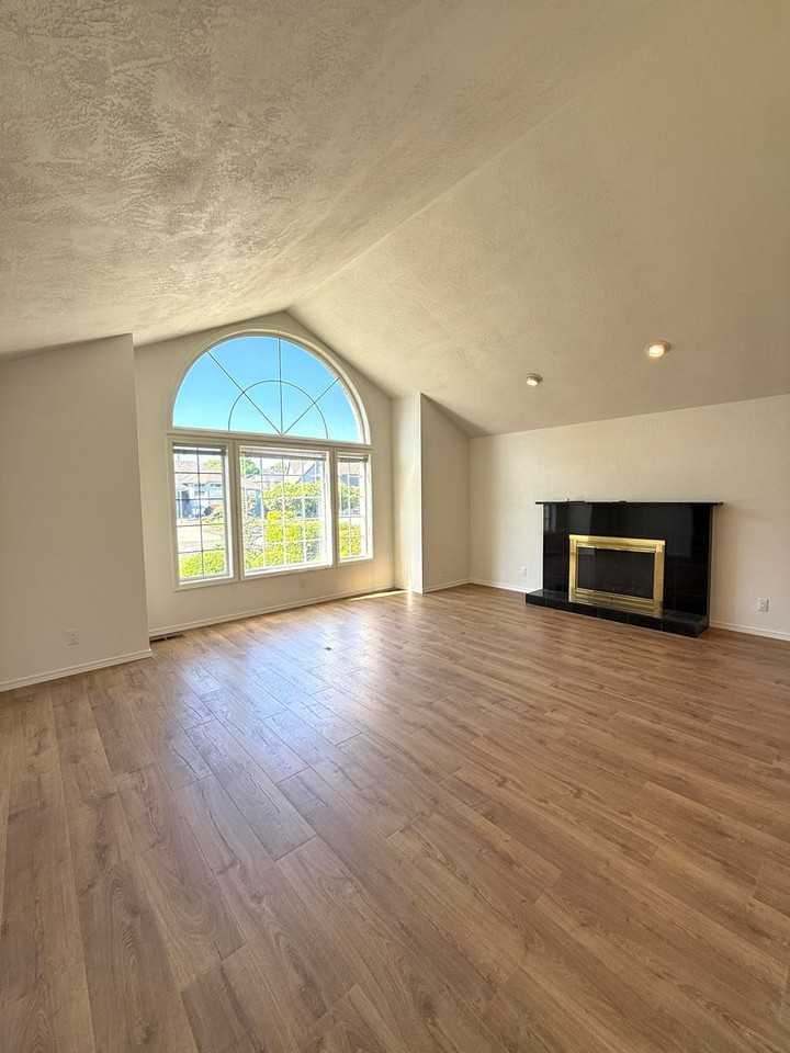 2491 Greenfield Ct - Photo 3 of 25