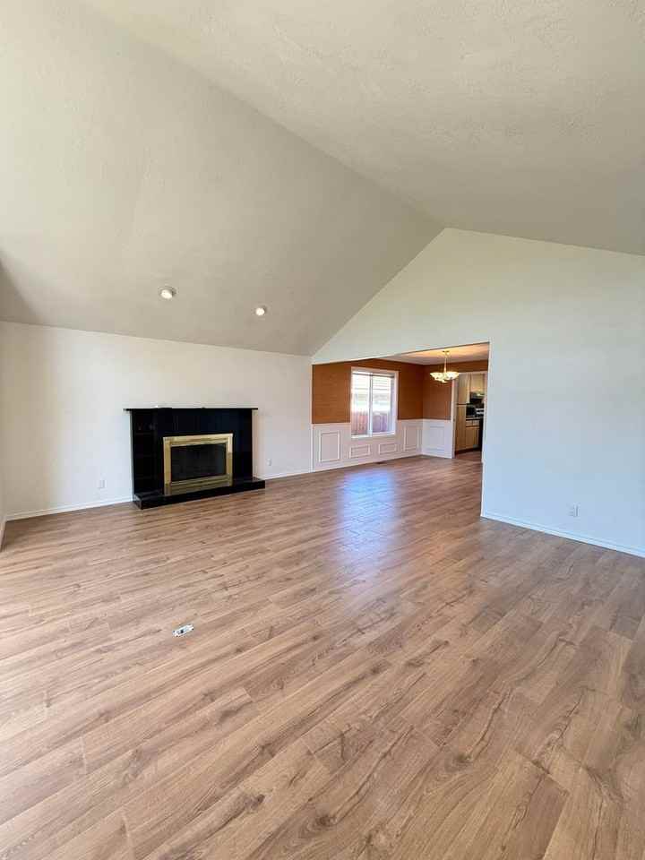 2491 Greenfield Ct - Photo 4 of 25