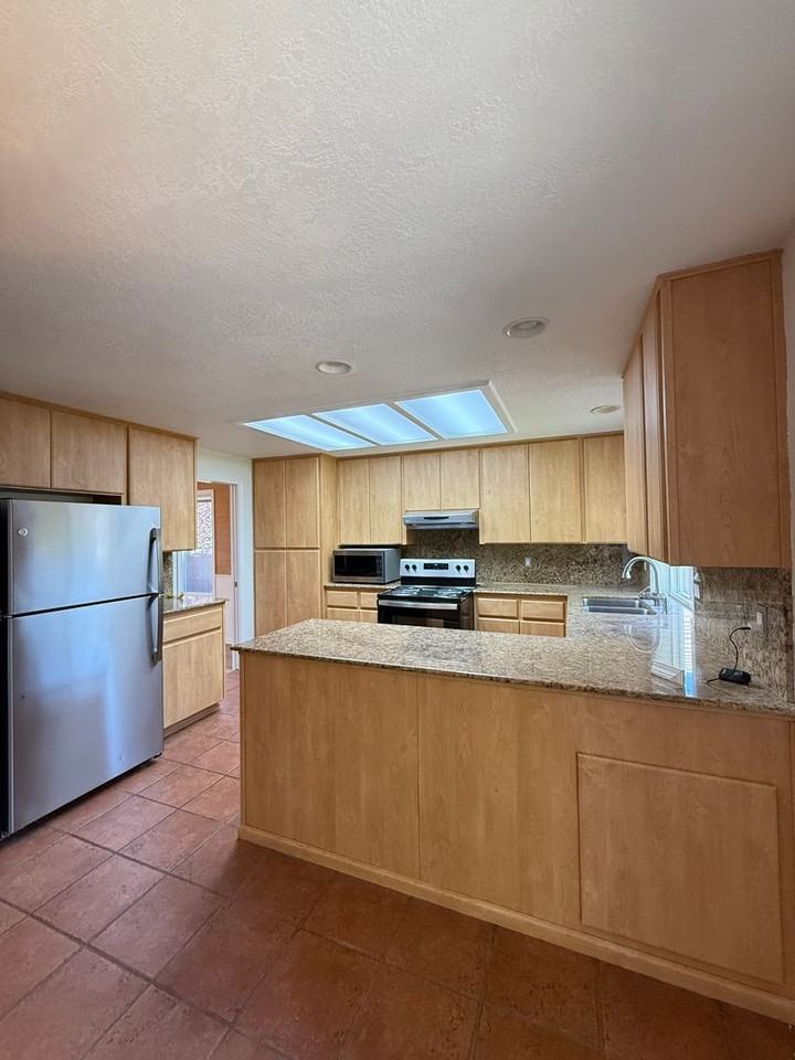 2491 Greenfield Ct - Photo 6 of 25