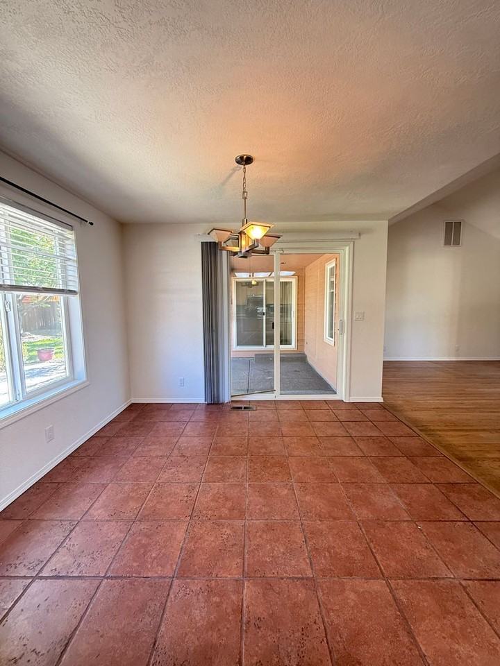 2491 Greenfield Ct - Photo 7 of 25