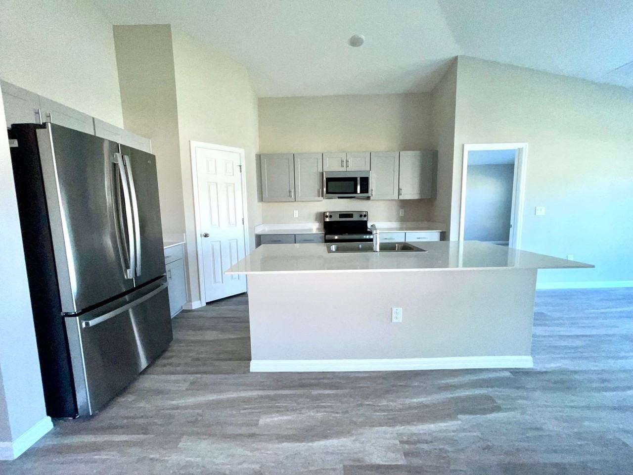 1544 Axel Cir - Photo 4 of 14