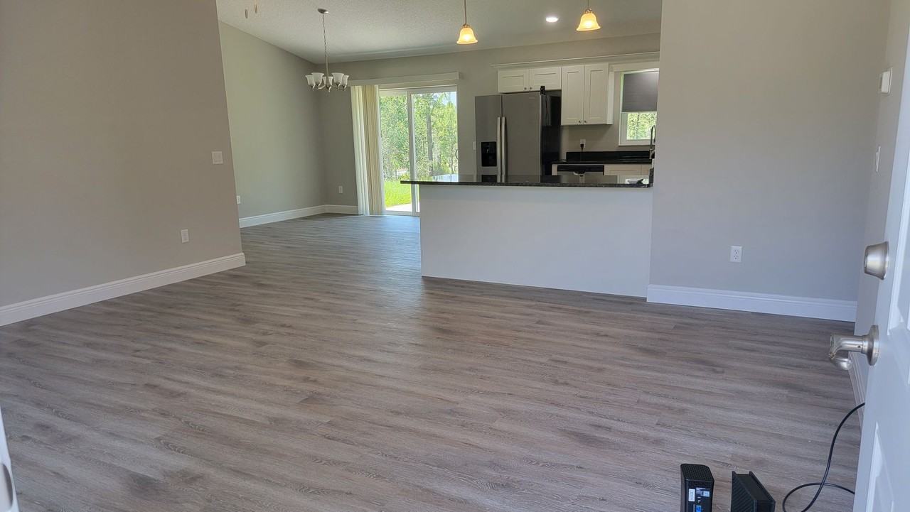 2719 W Sheila Dr - Photo 2 of 18