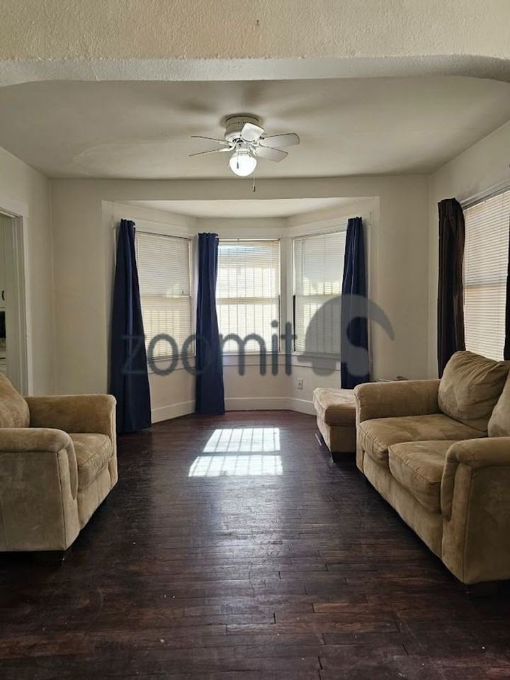 1029 E Meadowbrook Ave - Photo 4 of 20