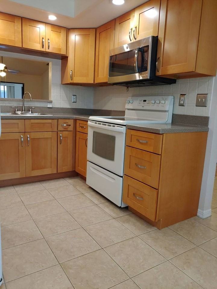 2211 Eisenhower Dr #106 - Photo 6 of 25