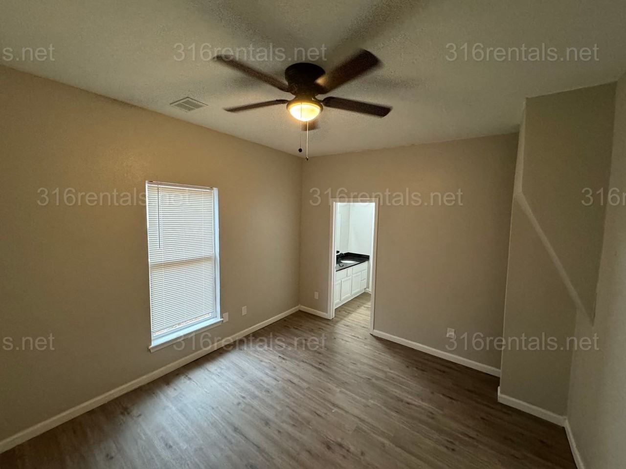 1324 S Emporia Ave - Photo 3 of 12