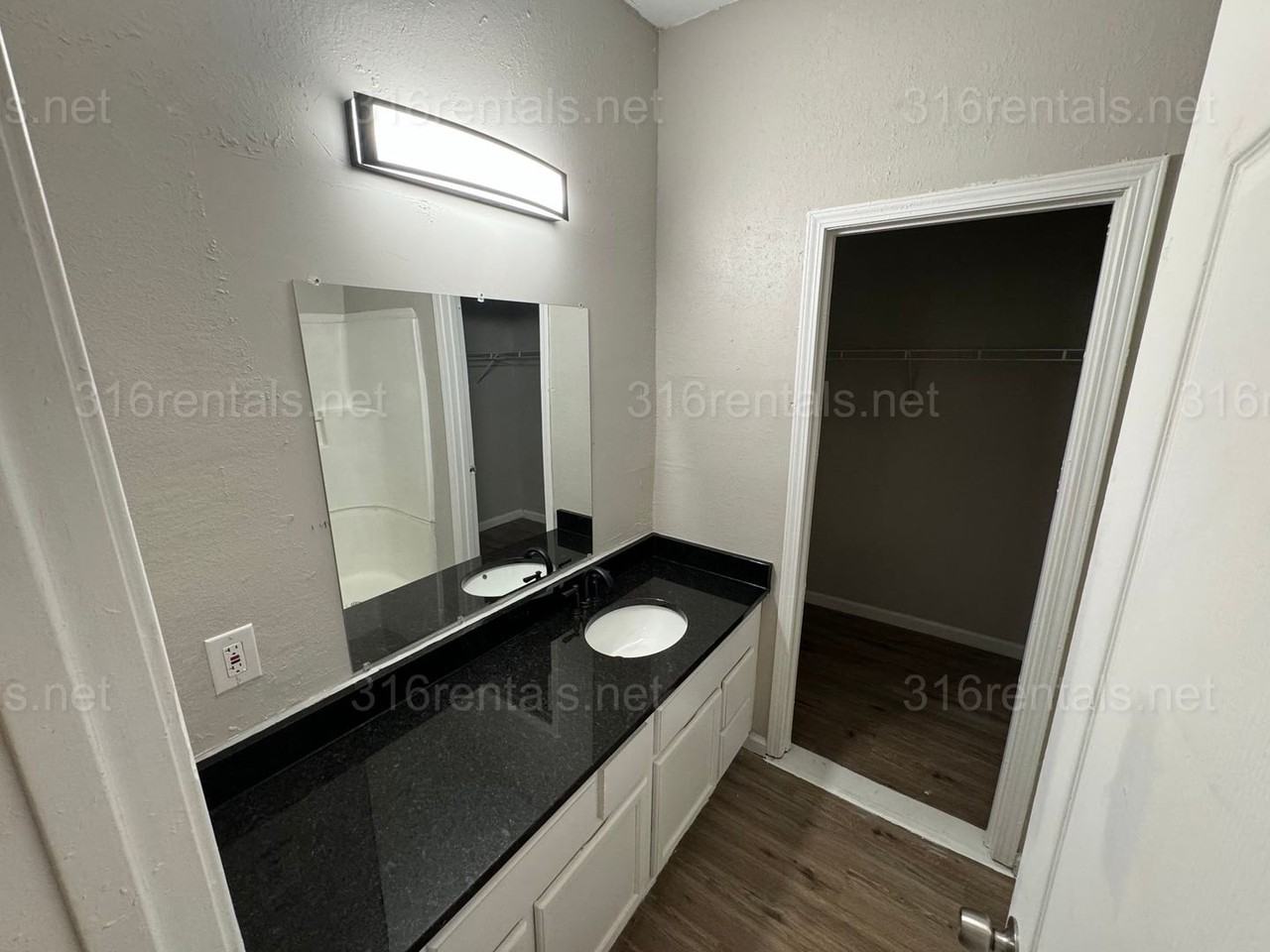 1324 S Emporia Ave - Photo 4 of 12