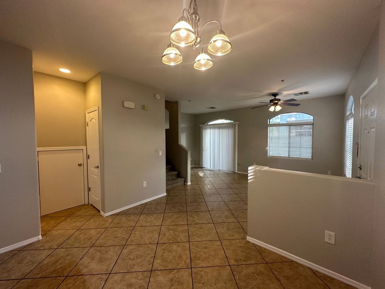 2727 N Price Rd - Photo 5 of 34