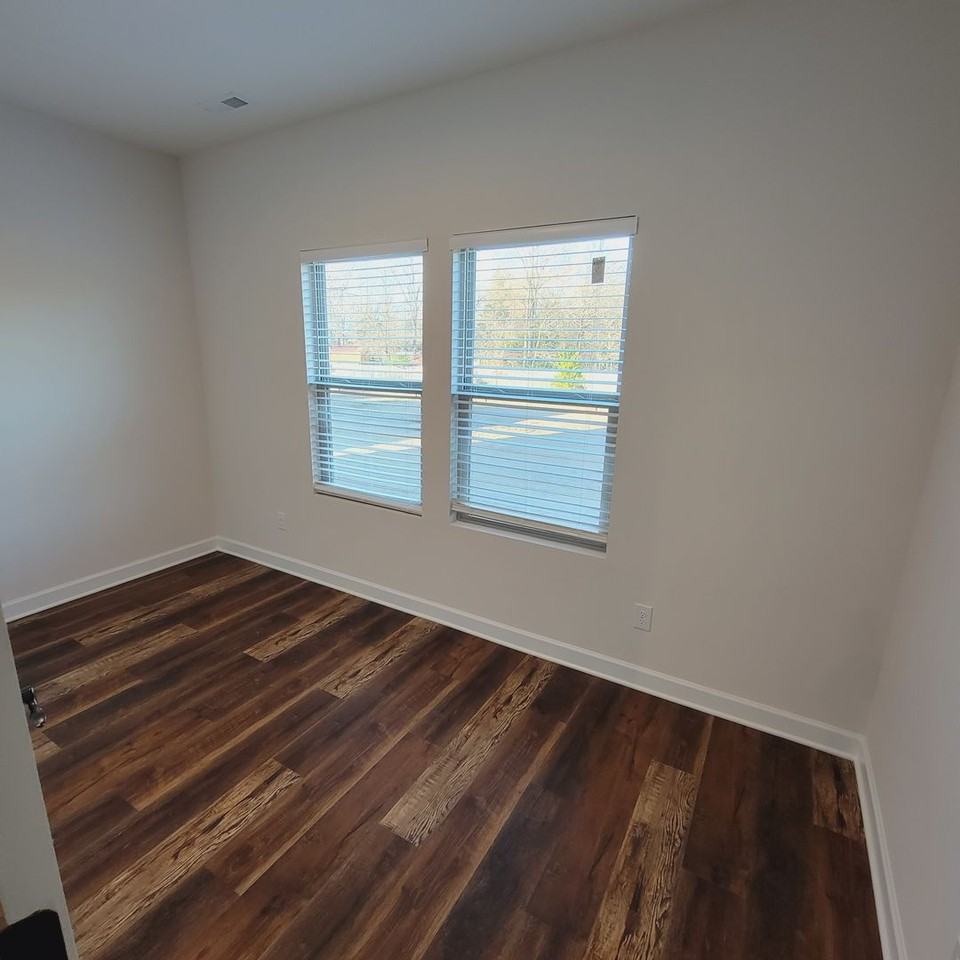 4637 Collingham Dr - Photo 5 of 25