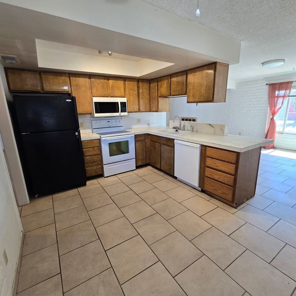 904 E Christmas Tree Ln - Photo 2 of 15