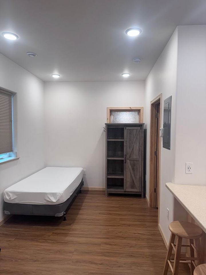 2028 Lepus Ave - Photo 3 of 7