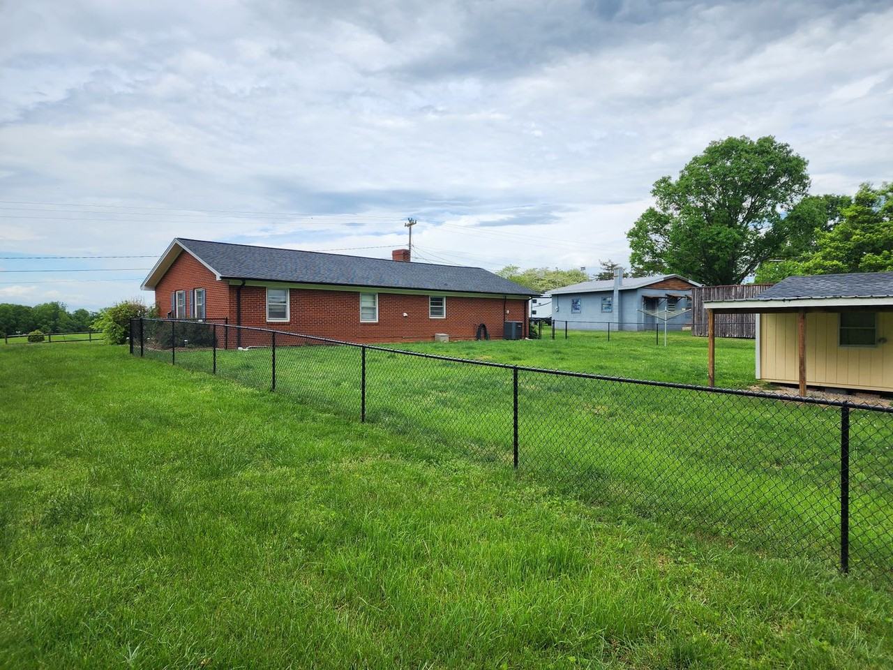 1427 Reeves Mill Rd - Photo 2 of 21