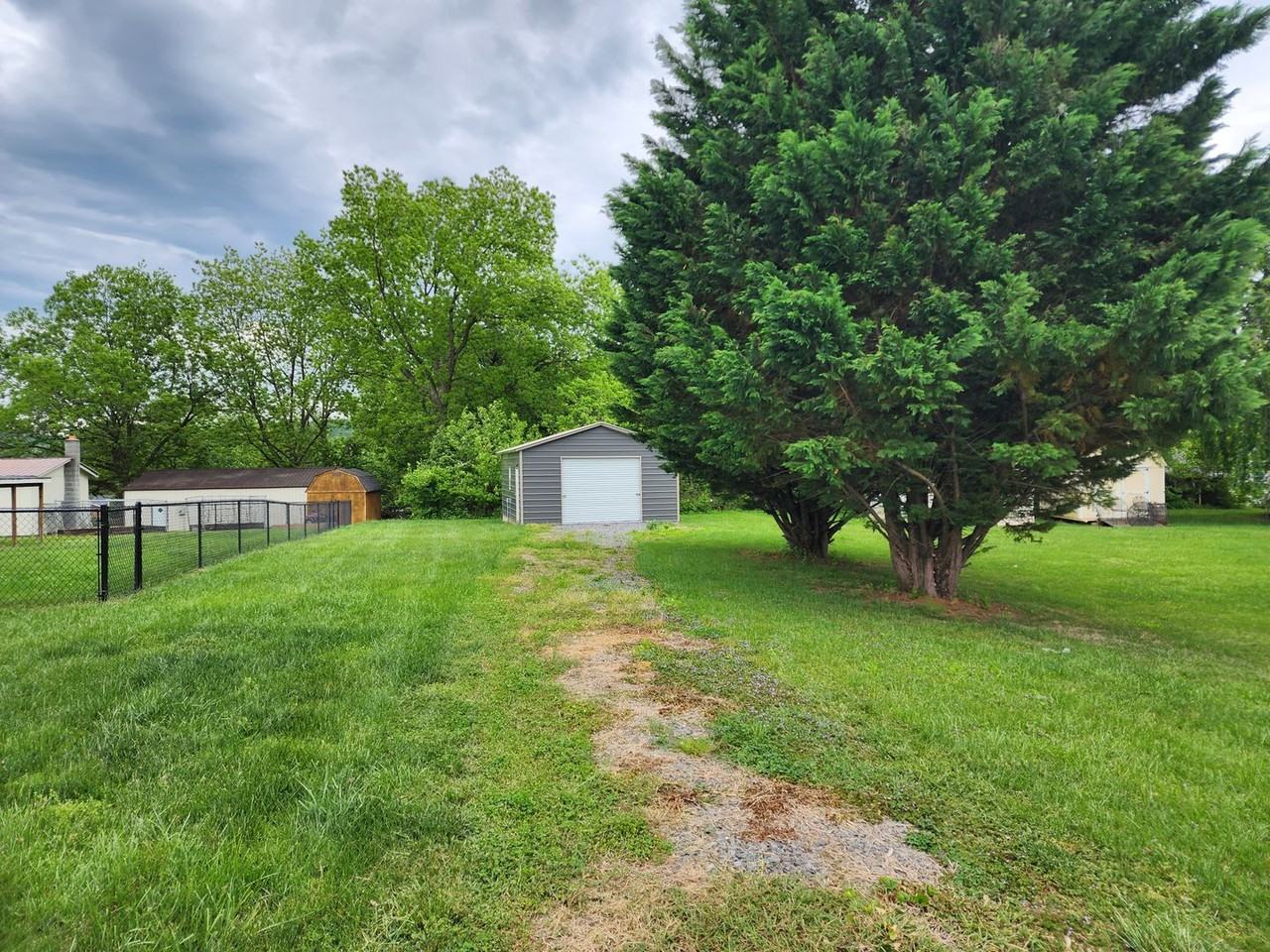 1427 Reeves Mill Rd - Photo 6 of 21