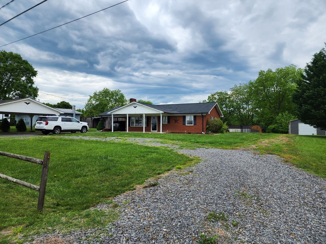 1427 Reeves Mill Rd - Photo 7 of 21